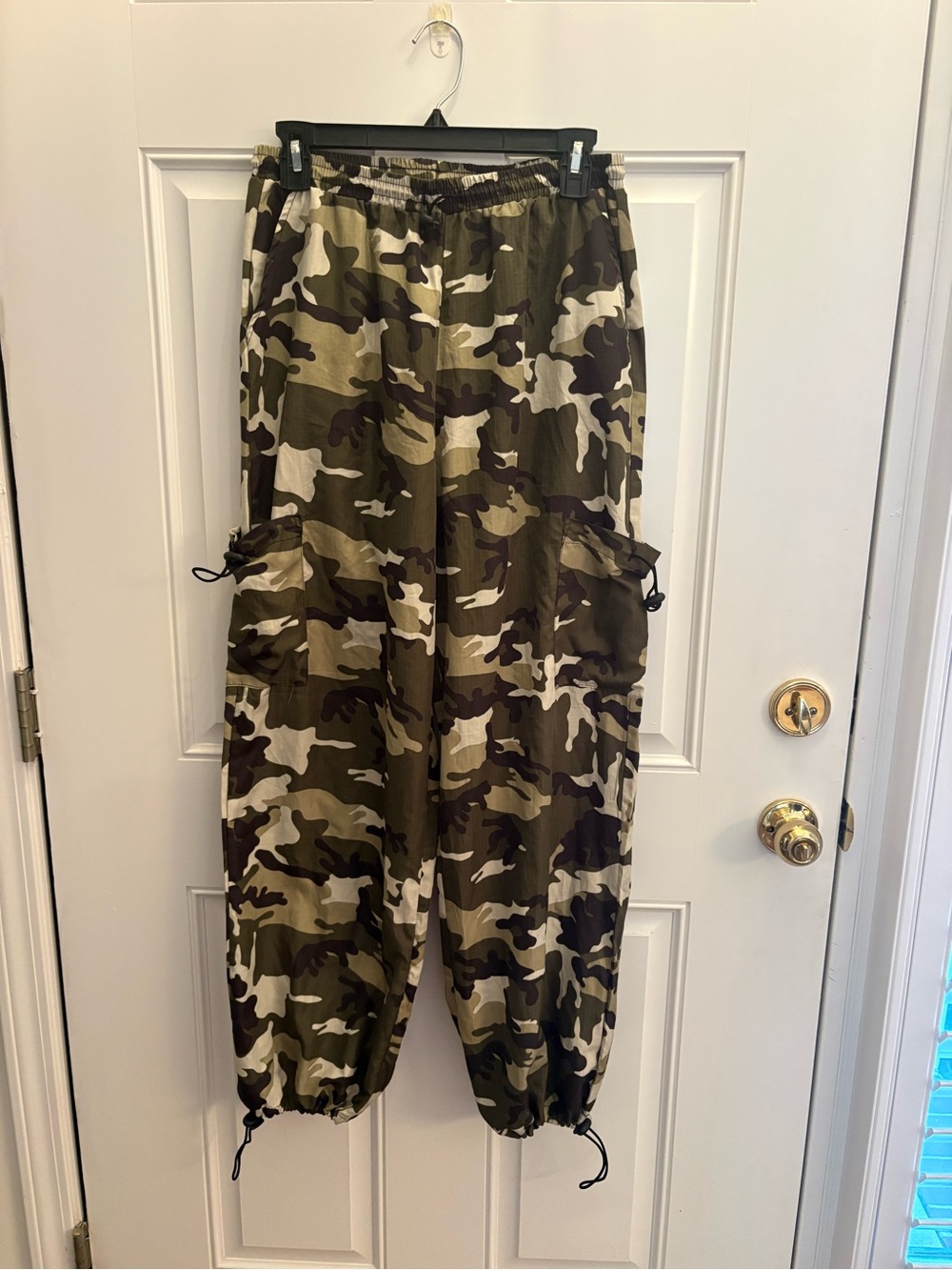 Rue21 women’s Camo Cargo Pants in Olive and Tan